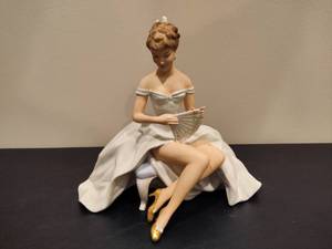 SCHAUBACH KUNST Porcelain Figurine