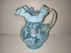 FENTON Small Daisy PitcherVase