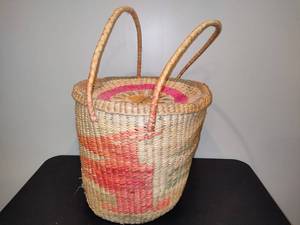 Large Woven Basket wLid and Handles