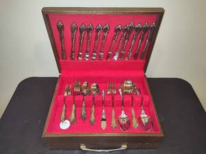 Oneida Community Stainless Silverware Set