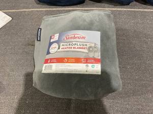 lot 147 image: Queen Size Sunbeam Blanket Grey Microplush, 12 Heat Settings, 12-Hour Auto Shut-Off, Electric Heated Blanket with Controller