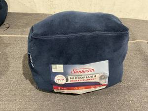 lot 148 image: LOT OF 3 Full and Twin Size Sunbeam Microplush Heated Blankets