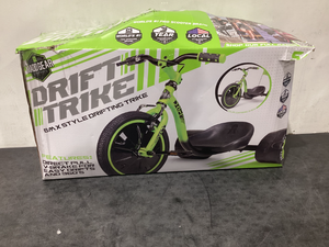 lot 609 image: Madd Gear Drift Trike  Green Black