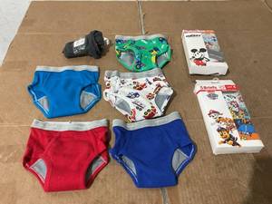 lot 330 image: LOT OF Childrens Briefs