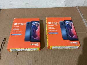 lot 333 image: LOT OF 2 Moto G Play  2024  Made for US 464GB  50MP Camera