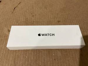 lot 13 image: Apple Watch SE (2nd Gen) GPS 40mm Smartwatch with Starlight Aluminum Case MXE3LLA