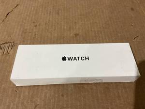 lot 15 image: Apple Watch SE (2nd Gen) GPS 40mm Smartwatch with Midnight Aluminium Case MXE73LLA