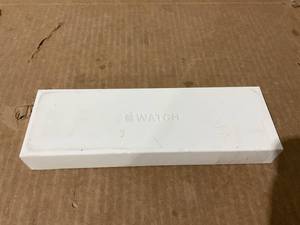 lot 18 image: Apple Watch Series 10 GPS 42mm case Smartwatch with Rose Gold Aluminium Case MWWK3LWA