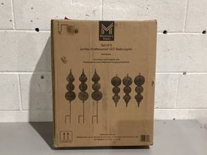 lot 601 image: Members Mark Jumbo Set of 3 Pre-Lit Shatterproof Ornament Stake Lights