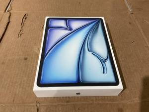 lot 1 image: Apple 13 iPad Air Wi-Fi 128GB