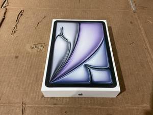 lot 3 image: Apple 11 iPad Air M2 Wi-Fi 128GB Space Gray