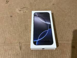 lot 8 image: iPhone 16 Pro Max 256GB Black Titanium