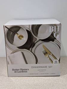 lot 34 image: NEW BETTER HOME & GARDENS 12PC DINNERWARE SET
