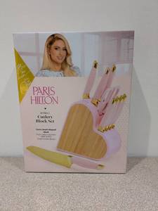 lot 56 image: NEW PARIS HILTON 10PC CUTLERY BLOCK SET