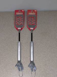 lot 58 image: 2 NEW ANOTHER GIBSON ORIGINAL NUTS & BOLTS BARBECUE SPATULAS