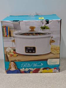 lot 44 image: NEW THE PIONEER WOMAN 6QT. PROGRAMMABLE SLOW COOKER