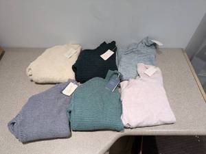 lot 87 image: 6 A NEW DAY SMALL ASSORTED COLOR SWEATERS