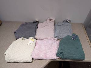 lot 88 image: 6 A NEW DAY MEDIUM ASSORTED COLOR SWEATERS