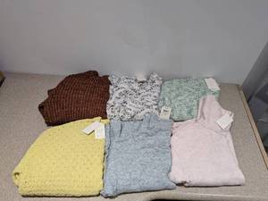 lot 89 image: 6 A NEW DAY LARGE ASSORTED COLOR SWEATERS