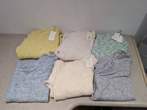 lot 90 image: 6 A NEW DAY X-LARGE ASSORTED COLOR SWEATERS
