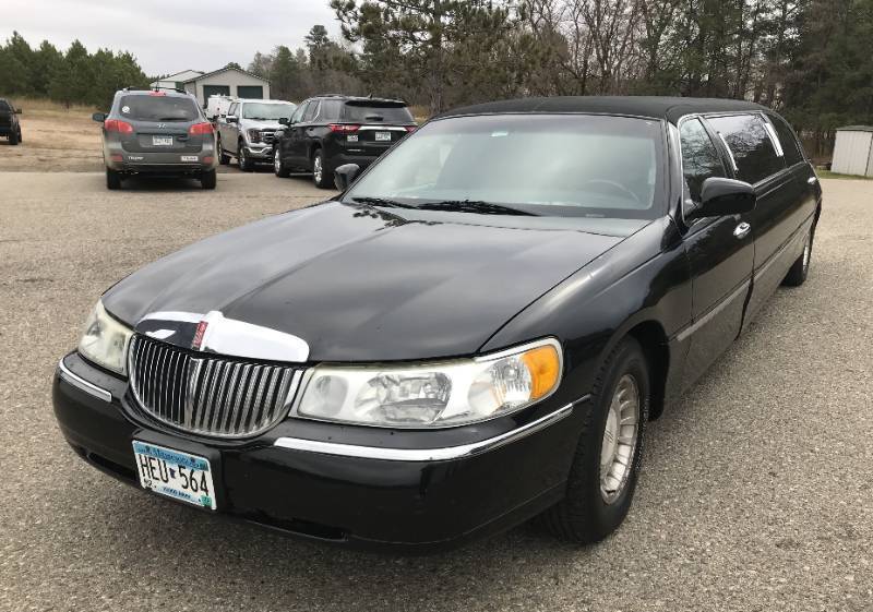 2001 Lincoln Town Car Limousine