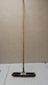 lot 8 image: Construction Broom  (1) Push Broom