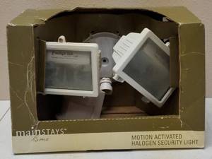 lot 13 image: Mainstays Home Motion Activated Halgen Security Light