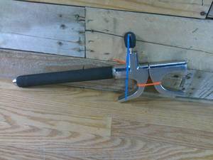 lot 127 image: Antitheft Steering Wheel Bar Lock Escape Tool