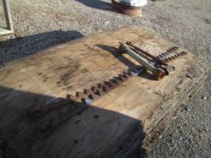 lot 6 image: Sickle blades 7 long and adjustabl...