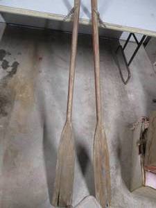 lot 18 image: Pair of vintage oars...
