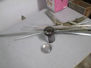 lot 21 image: Lot of shelf standards with clips...