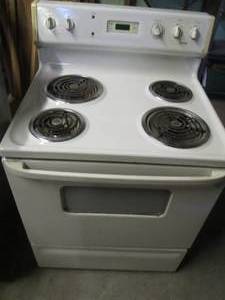 lot 24 image: Hotpoint Electric range with digita...