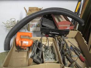 lot 27 image: 2 Speed jig saw and electric staple...