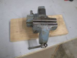 lot 29 image: Wilton combo vice, 4...