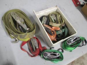 lot 30 image: Box of ratchet straps...