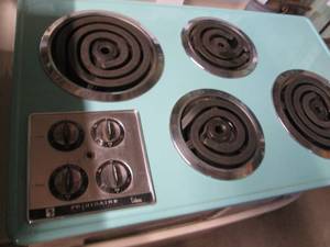 lot 35 image: Built in electric stove top...