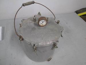 lot 43 image: Vintage National pressure cooker...