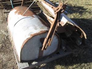 lot 67 image: Manure bucket with railing...