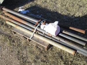 lot 71 image: Adjustable basement support posts w...