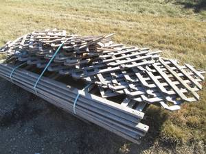 lot 73 image: Pallet of lattice and fence panels...