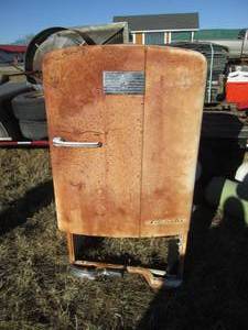 lot 80 image: Kelvinator shell, no motor...