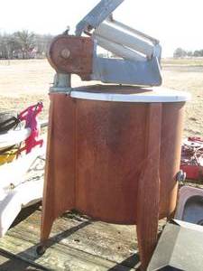 lot 85 image: Vintage washing machine with wringe...