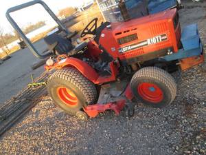 lot 02 image: Coyote 1714 compact tractor.