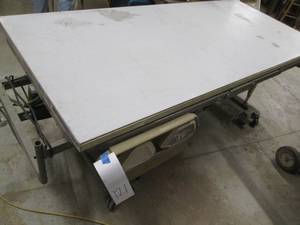lot 121 image: Hospital bed, great workstation for...
