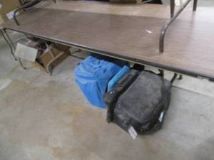 lot 133 image: 8 Folding table...