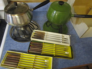 Fondue Pots, Fork Sets