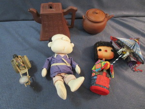Oriental Dolls, Two Teapots