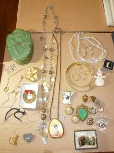 lot 1 image: Lot of various vintage jewelry, necklaces, bracelets, ear rings, the ring is a 10-12
