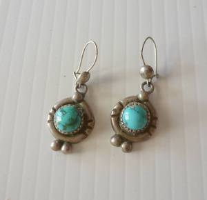 lot 9 image: Pair of what I thought was sterling and turquoise ear rings but they are marked 715 which means they are actually 18k silver