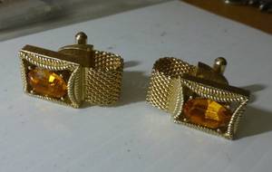 lot 15 image: Two vintage cuff links in excellent condition - Tigers Eye and Topaz